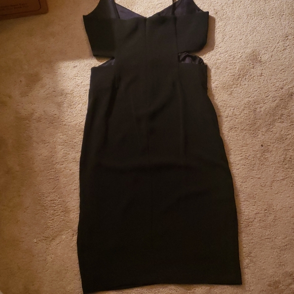 BLACK SLEEVELESS LAUNDRY CUTOUT DRESS - Picture 5 of 6